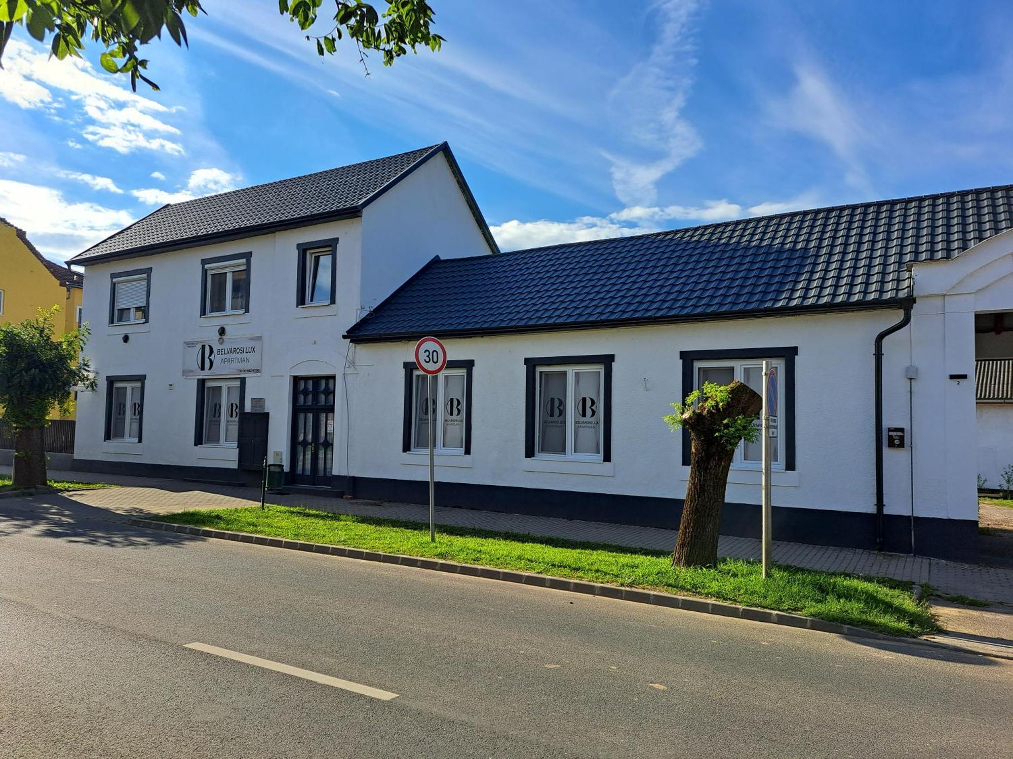 Belvarosi Lux Apartman Vásárosnamény エクステリア 写真